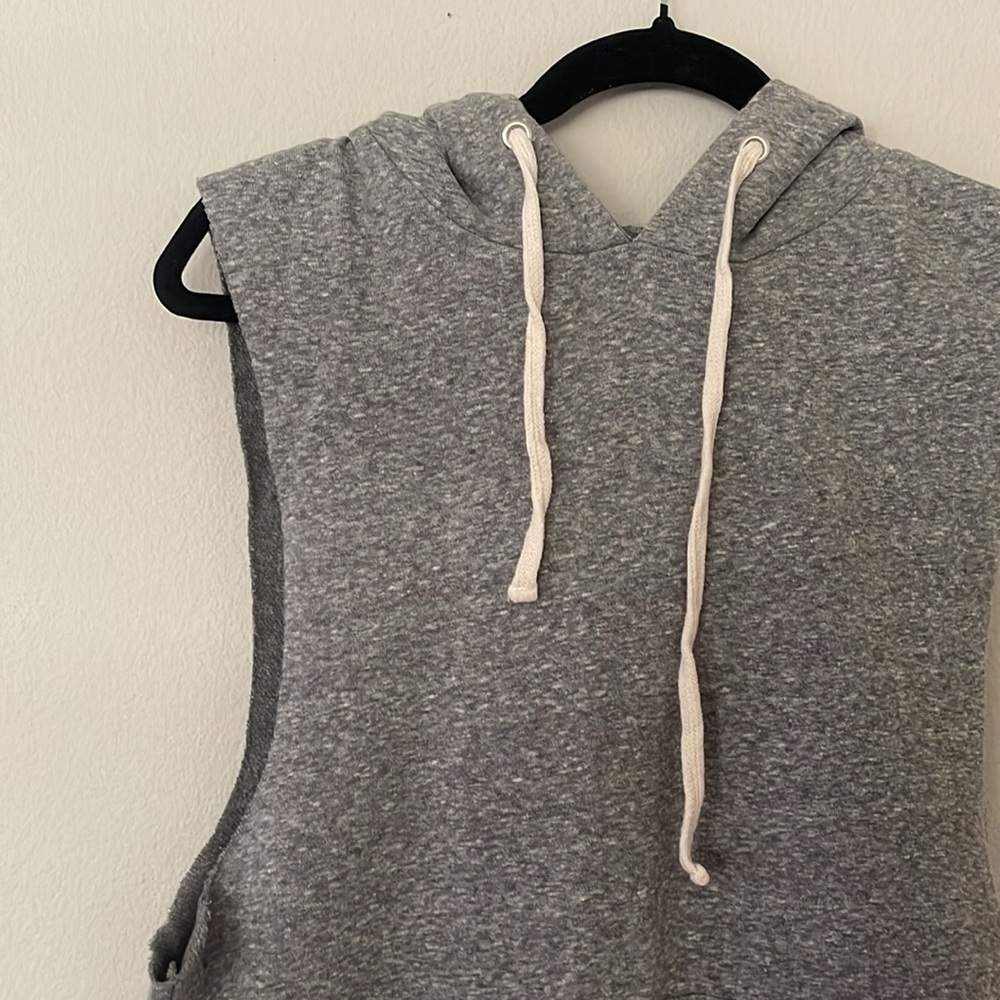 Gray Sleeveless Hoodie Size L - Picture 2 of 4